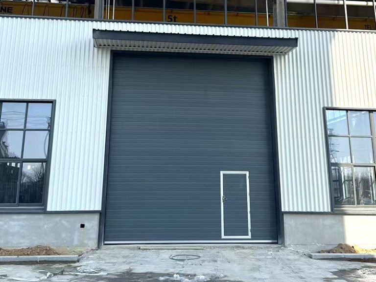 上海印刷車間專用電動提升門:高效密封、智能控制的現代化工業出入口解決方案縮略圖 上海印刷車間專用電動提升門:高效密封、智能控制的現代化工業出入口解決方案縮略圖